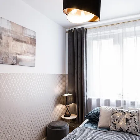 Clicktheflat Krucza Center * Varşova