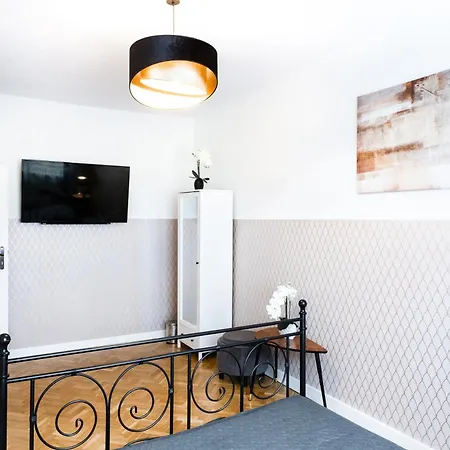 Clicktheflat Krucza Center *