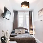 Ostello Clicktheflat Krucza Center *